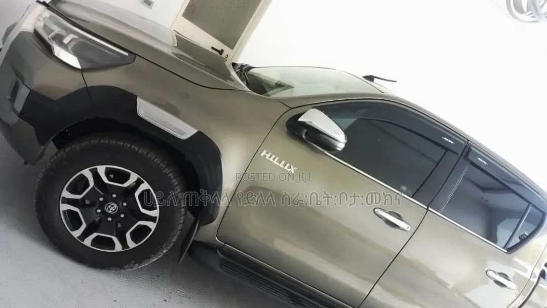 Toyota Hilux 2021 Green