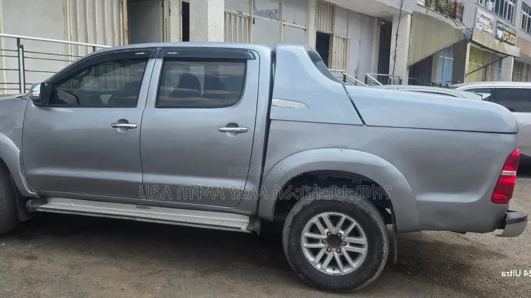 Toyota Hilux 2015 Silver