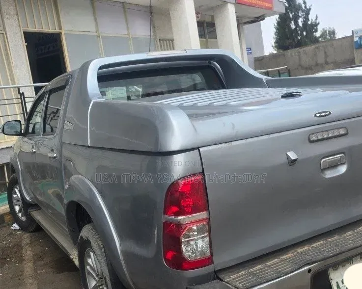 Toyota Hilux 2015 Silver