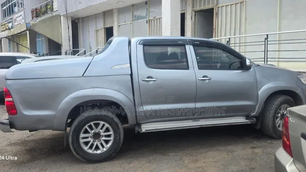 Toyota Hilux 2015 Silver
