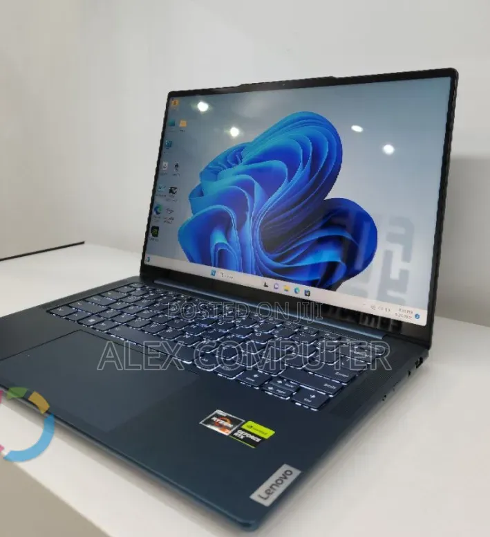 New Laptop Lenovo 16GB AMD Ryzen 7 SSD 512GB