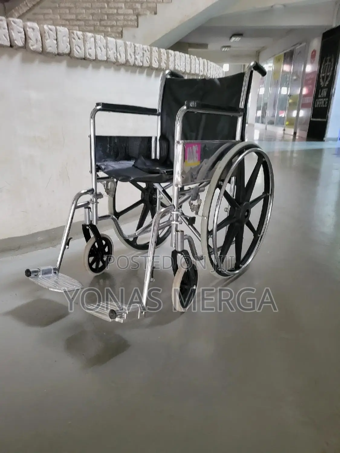 Normal Used Wheelchair飆爻load Bearing Upto150kg Overall Width:27 Inches