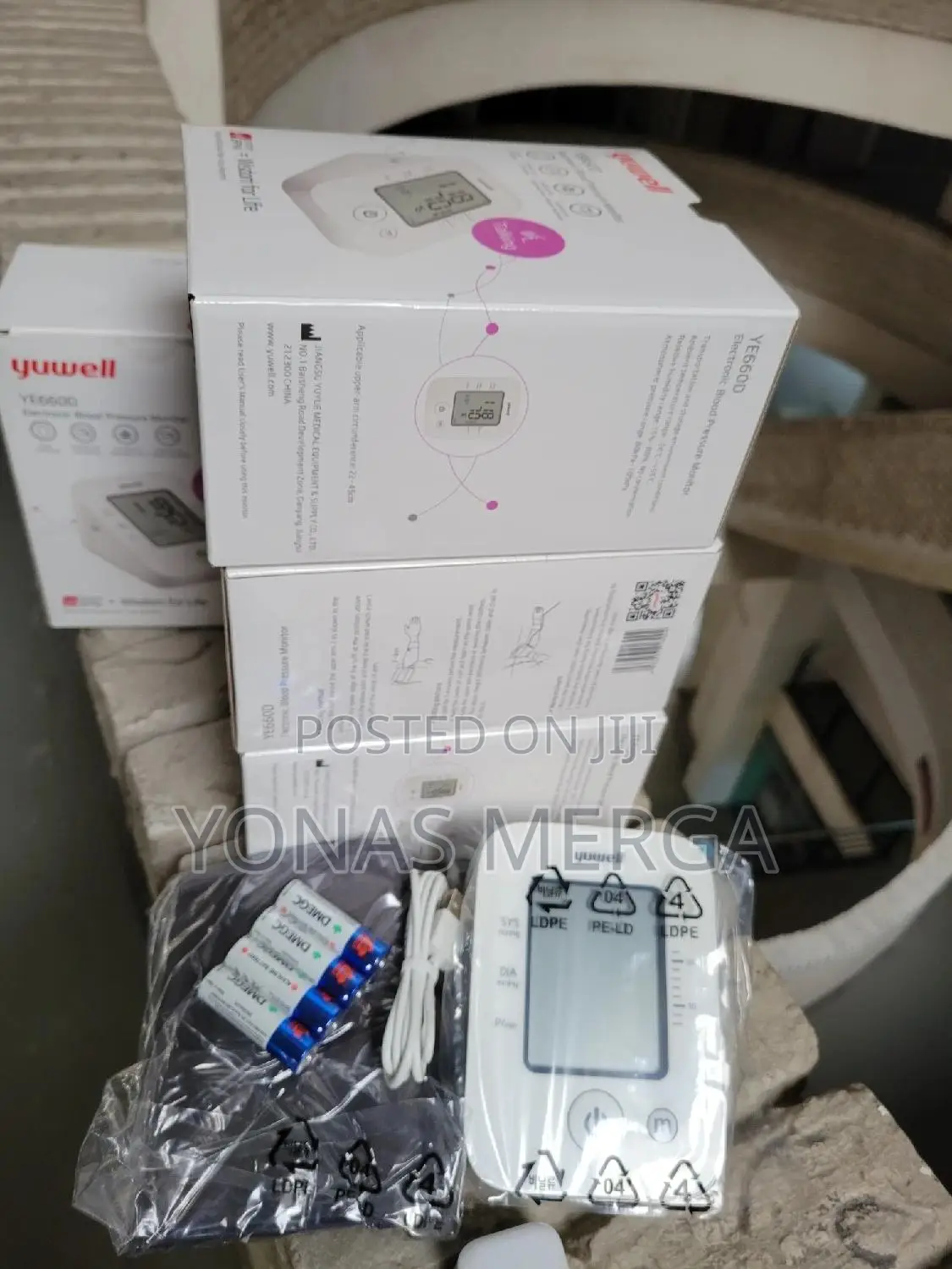Blood Pressure Monitor兴兴pressure Gauge Model Ye660d燄三easy-to-Read LCD