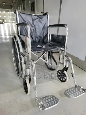 Normal Wheelchair娼娘using Two or More Wheels, a Footrest,And an Armrest