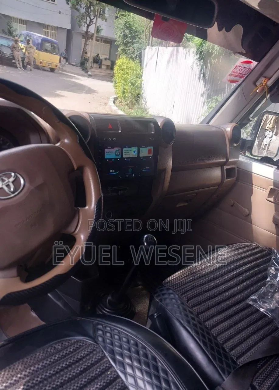 Toyota Land Cruiser 2017 White