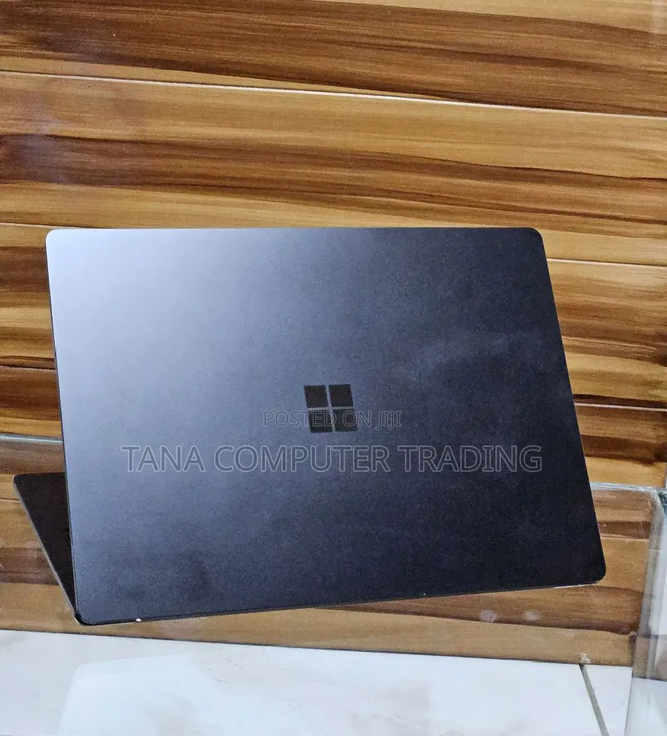New Laptop Microsoft Surface 16GB Intel Core i7 SSD 256GB