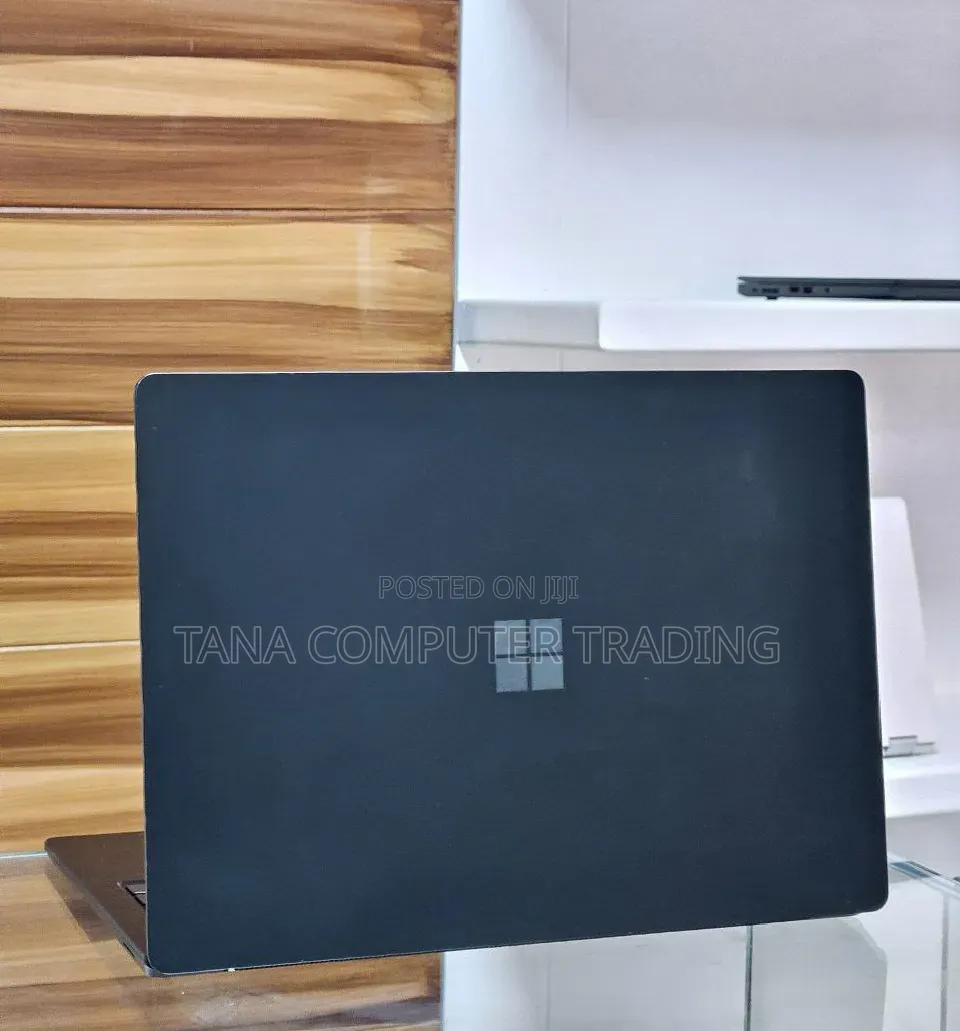 New Laptop Microsoft Surface 16GB Intel Core i7 SSD 256GB