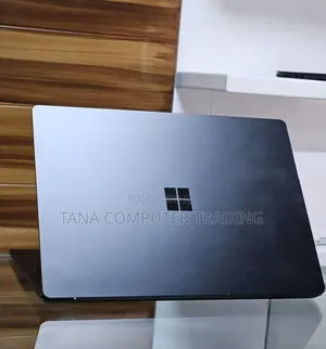 New Laptop Microsoft Surface 16GB Intel Core i7 SSD 256GB
