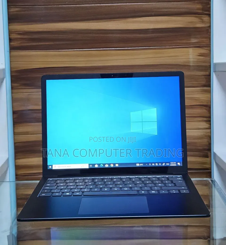 New Laptop Microsoft Surface 16GB Intel Core i7 SSD 256GB