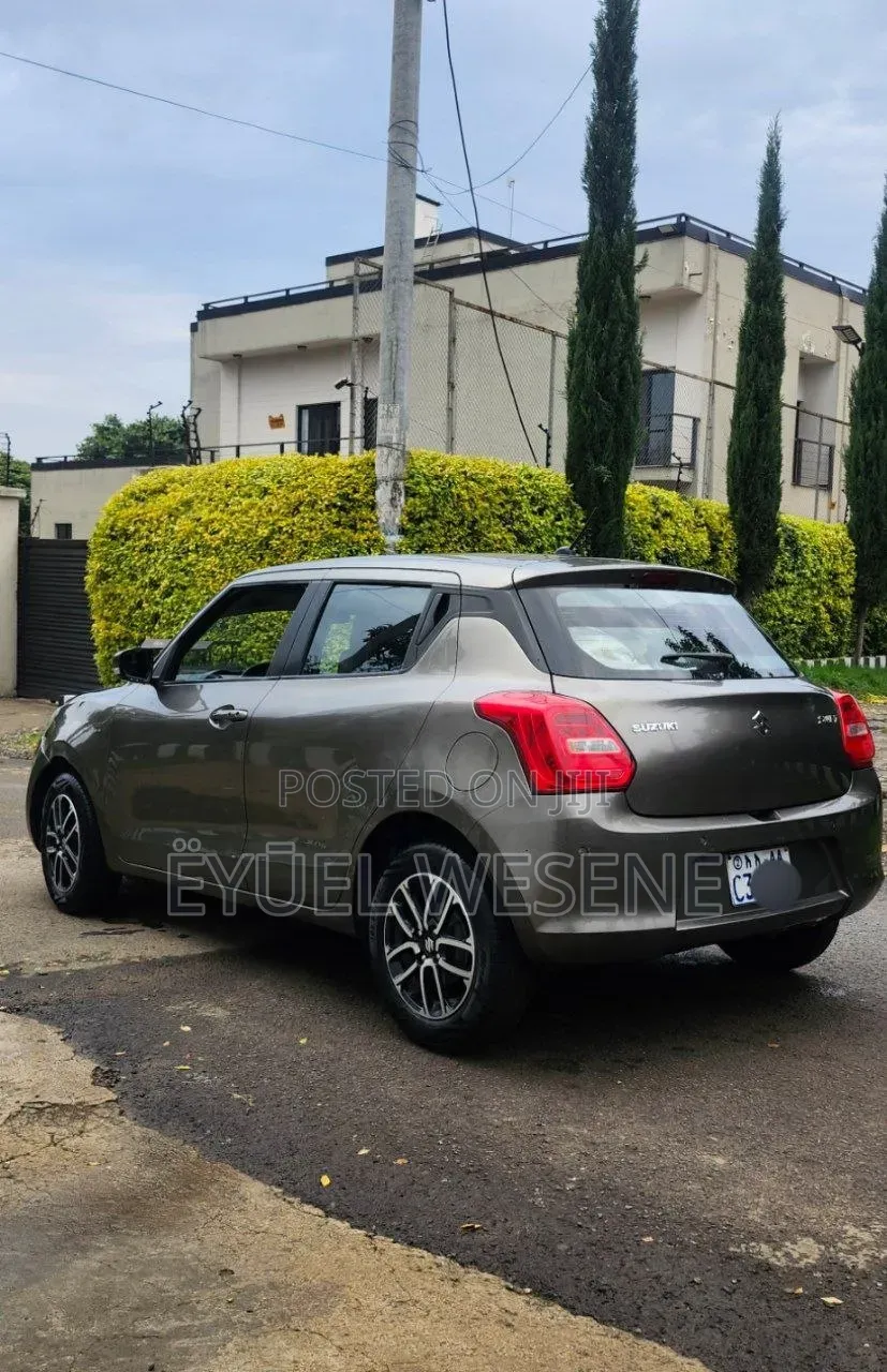 Suzuki Swift 2022 Gray