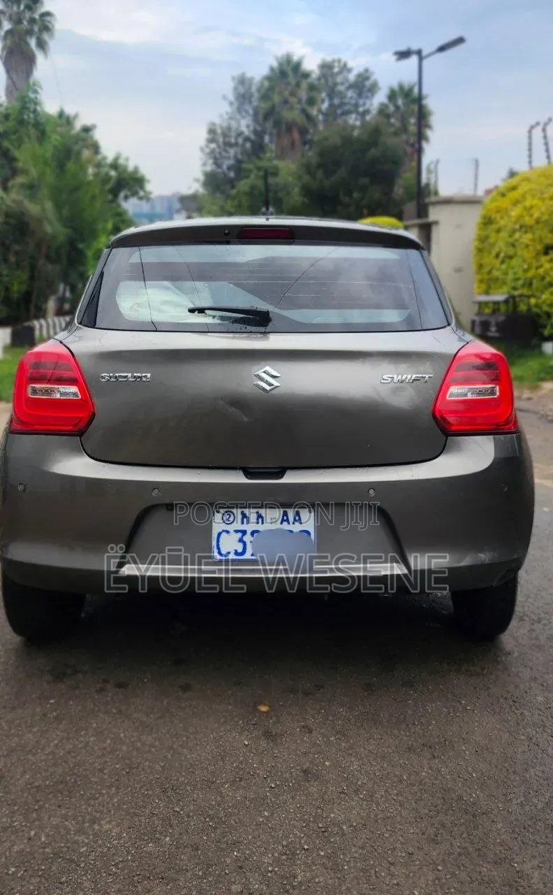 Suzuki Swift 2022 Gray