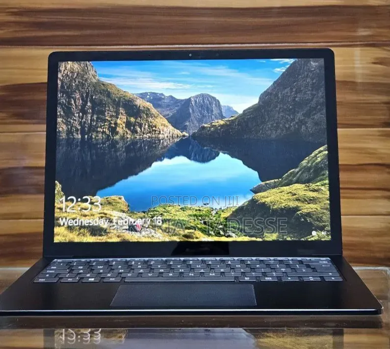New Laptop Microsoft Surface 8GB Intel Core i7 SSD 256GB