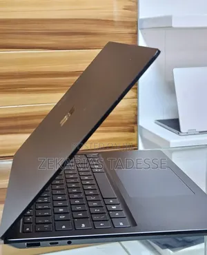 New Laptop Microsoft Surface 8GB Intel Core i7 SSD 256GB