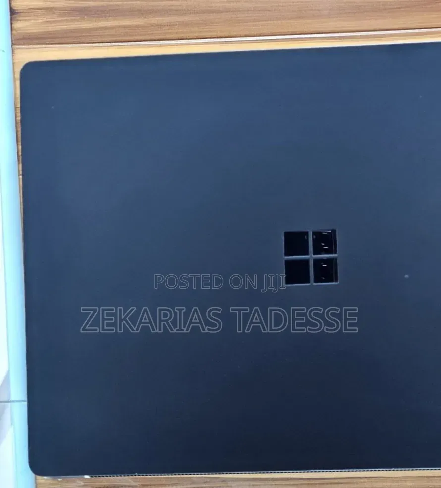 New Laptop Microsoft Surface 8GB Intel Core i7 SSD 256GB