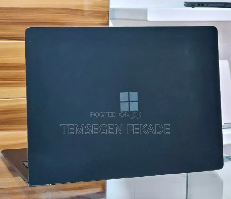 New Laptop Microsoft Surface 16GB Intel Core i7 SSD 256GB
