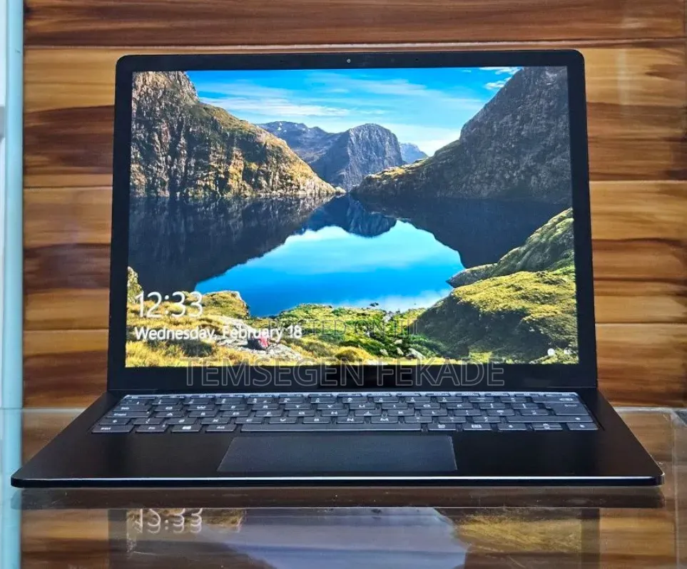 New Laptop Microsoft Surface 16GB Intel Core i7 SSD 256GB
