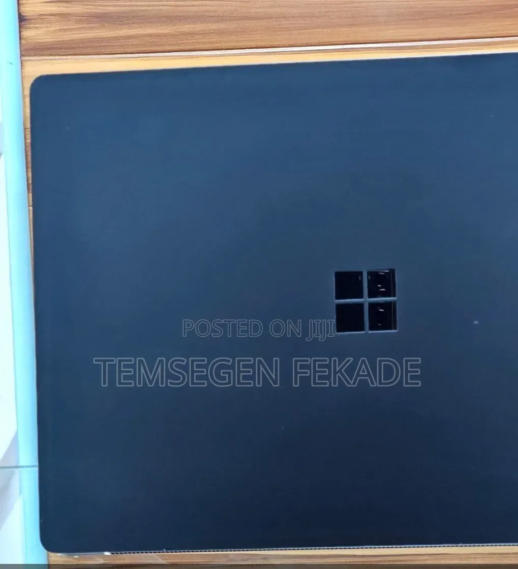 New Laptop Microsoft Surface 16GB Intel Core i7 SSD 256GB