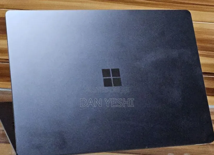 New Laptop Microsoft Surface 16GB Intel Core i7 SSD 256GB