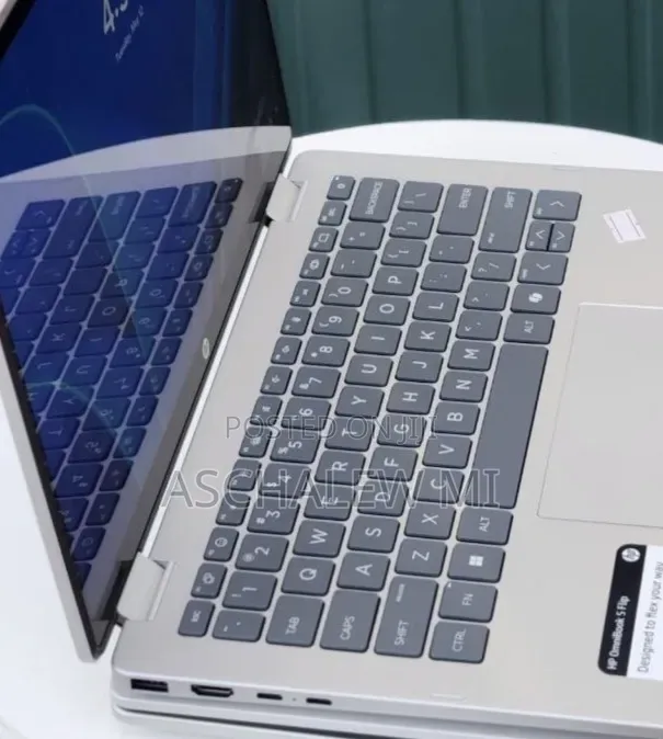 New Laptop HP OmniBook 5 14" 16GB Intel Core 7 SSD 512GB
