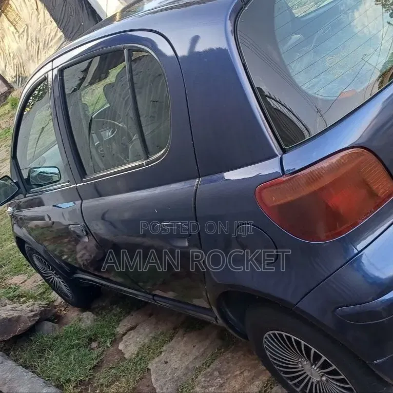 Toyota Vitz 2002 Blue