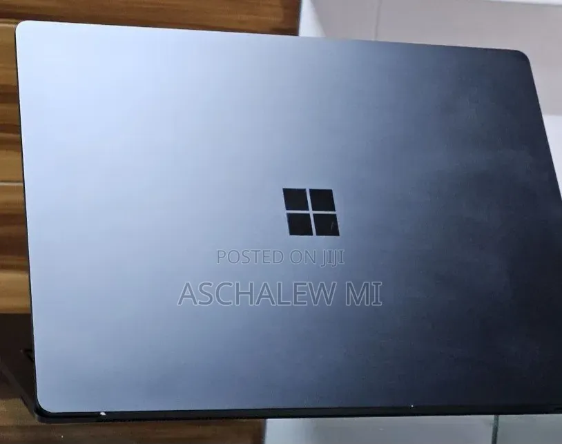 New Laptop Microsoft Surface 16GB Intel Core i7 SSD 256GB