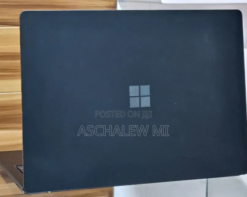 New Laptop Microsoft Surface 16GB Intel Core i7 SSD 256GB