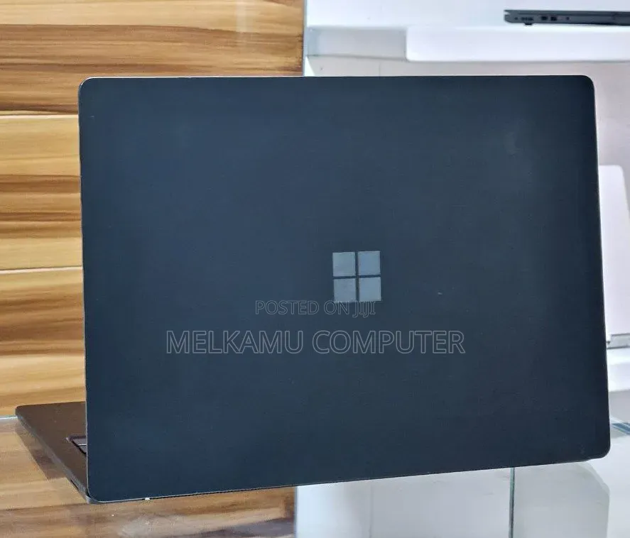 New Laptop Microsoft Surface 16GB Intel Core i7 SSD 256GB