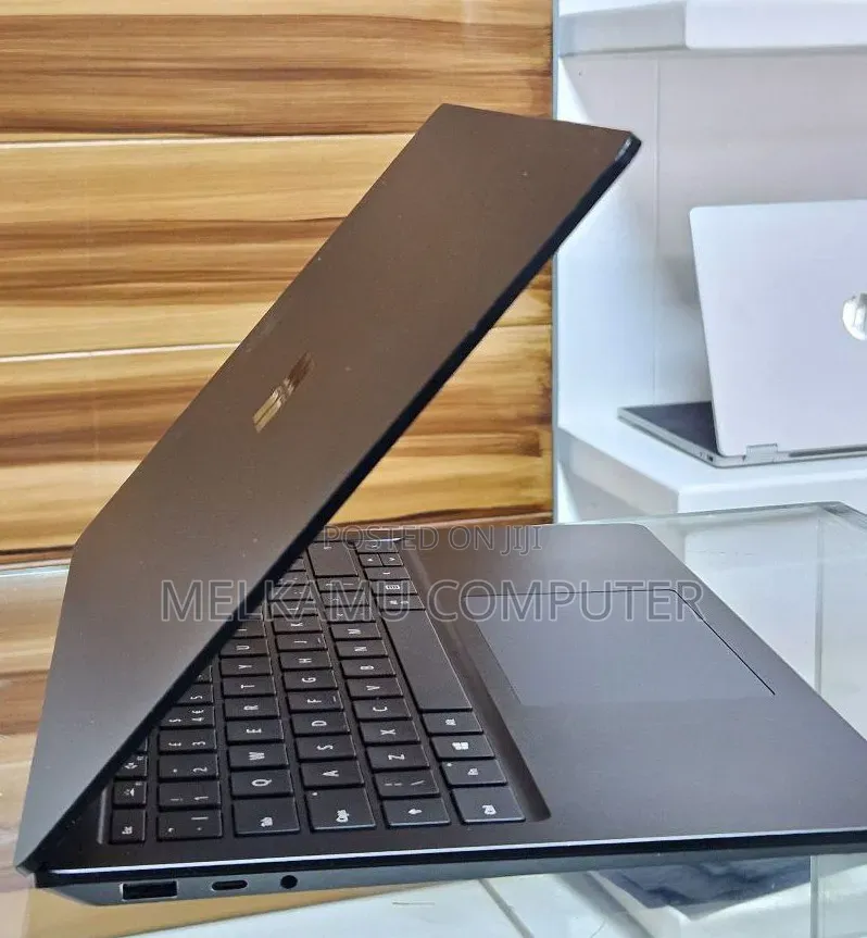 New Laptop Microsoft Surface 16GB Intel Core i7 SSD 256GB