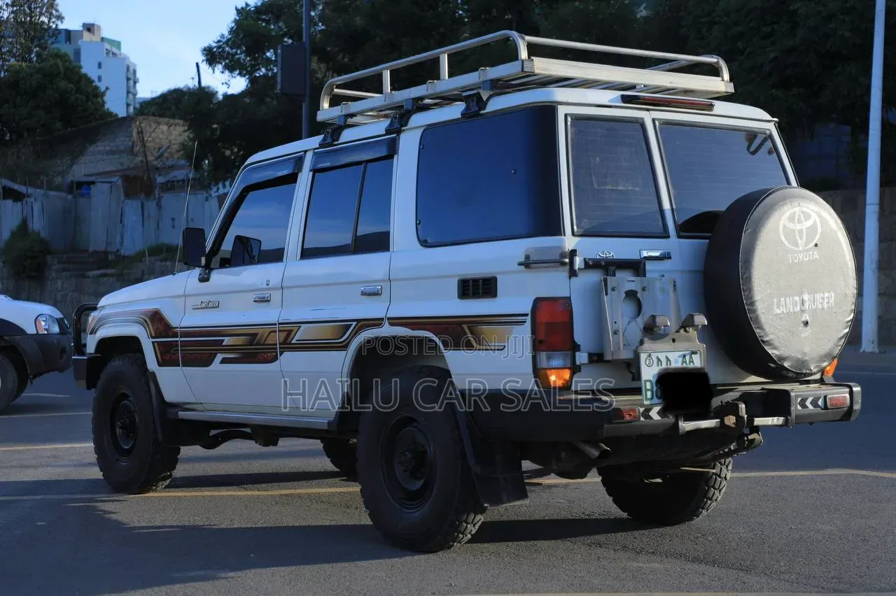 Toyota Land Cruiser 2016 White