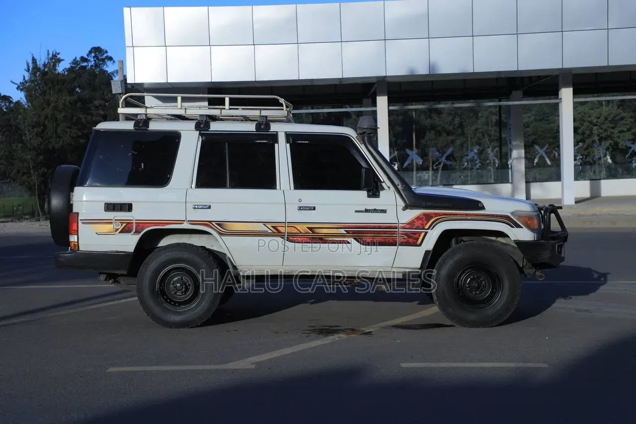 Toyota Land Cruiser 2016 White