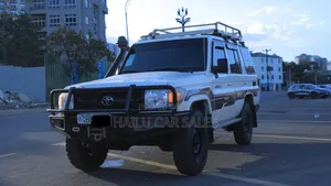 Toyota Land Cruiser 2016 White