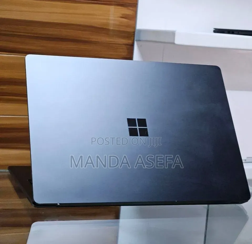 New Laptop Microsoft Surface 16GB Intel Core i7 SSD 256GB