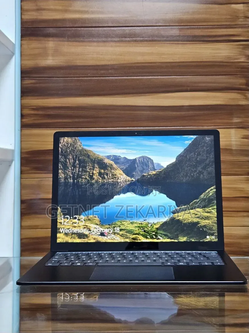 New Laptop Microsoft Surface 16GB Intel Core i7 SSD 256GB