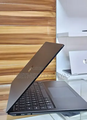 New Laptop Microsoft Surface 16GB Intel Core i7 SSD 256GB