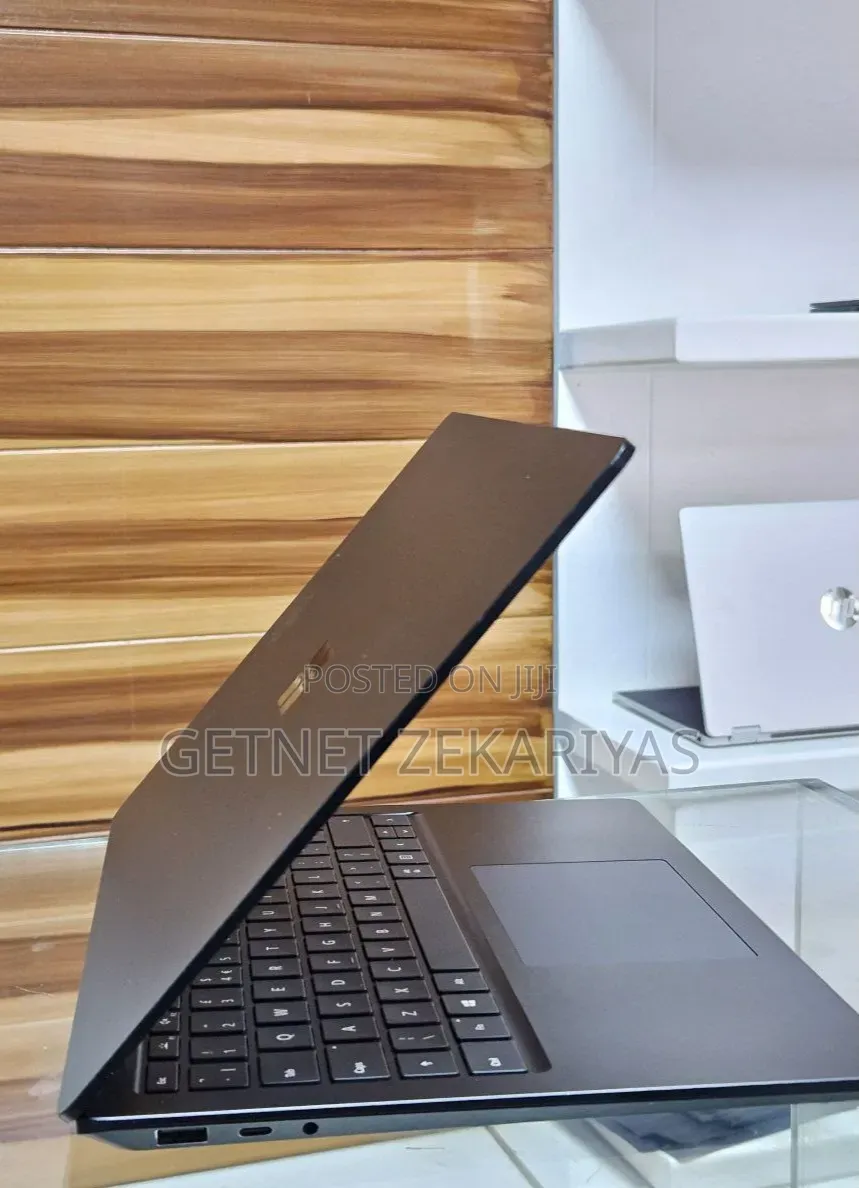 New Laptop Microsoft Surface 16GB Intel Core i7 SSD 256GB