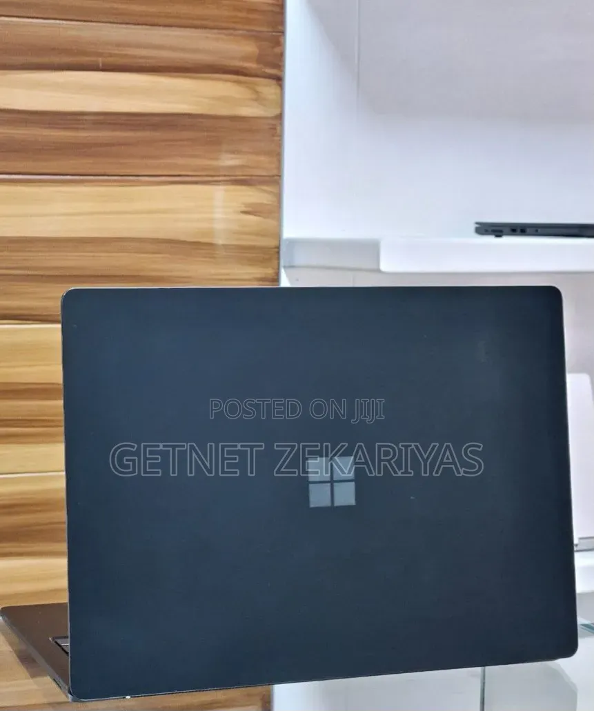 New Laptop Microsoft Surface 16GB Intel Core i7 SSD 256GB
