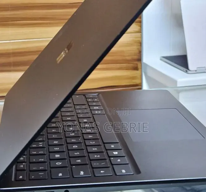 New Laptop Microsoft Surface 16GB Intel Core i7 SSD 512GB