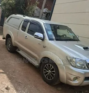 Toyota Hilux 2010 Silver
