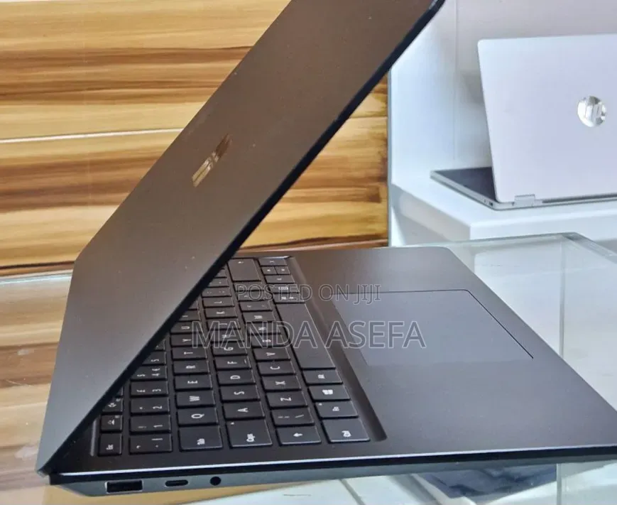New Laptop Microsoft Surface 16GB Intel Core i7 SSD 256GB