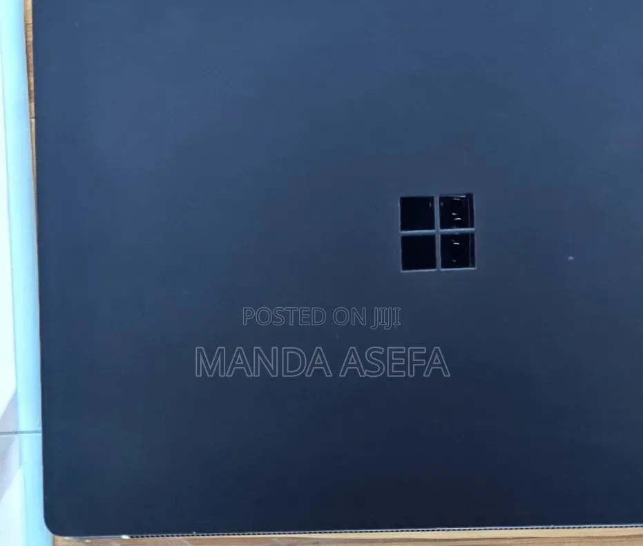New Laptop Microsoft Surface 16GB Intel Core i7 SSD 256GB