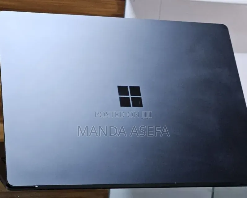 New Laptop Microsoft Surface 16GB Intel Core i7 SSD 256GB