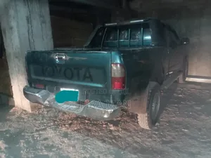 Toyota Hilux 2002 Green
