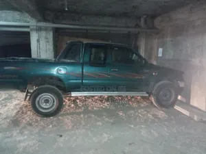 Toyota Hilux 2002 Green