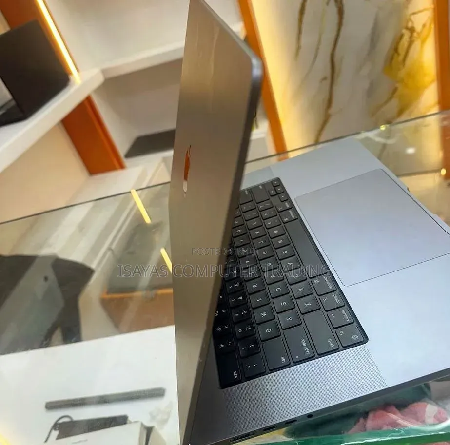 New Laptop Apple MacBook Pro 2021 M1 32GB Apple M1 Pro SSD 512GB