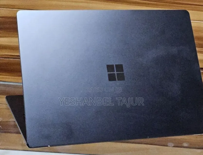 New Laptop Microsoft Surface 16GB Intel Core i7 SSD 256GB
