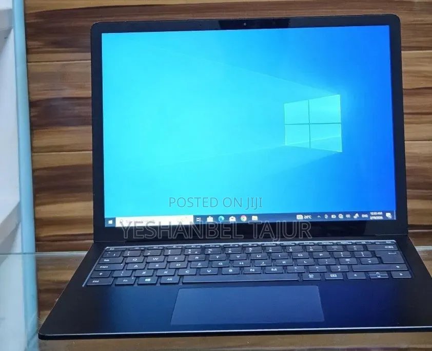 New Laptop Microsoft Surface 16GB Intel Core i7 SSD 256GB
