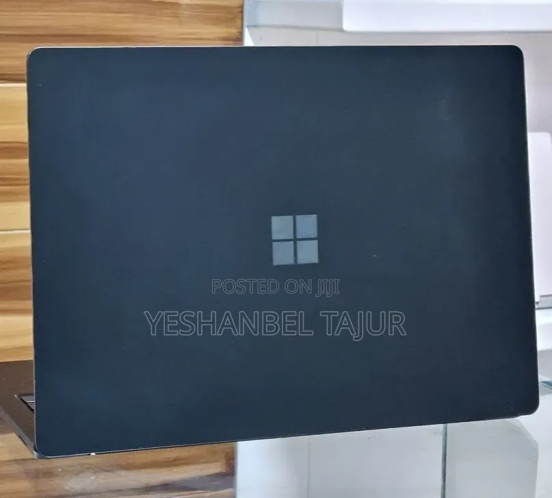 New Laptop Microsoft Surface 16GB Intel Core i7 SSD 256GB