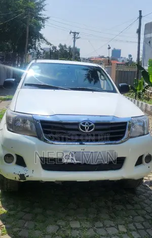 Toyota Hilux 2006 White
