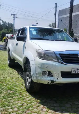 Toyota Hilux 2006 White