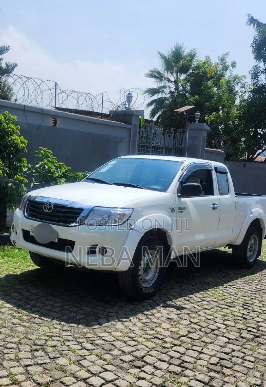 Toyota Hilux 2006 White